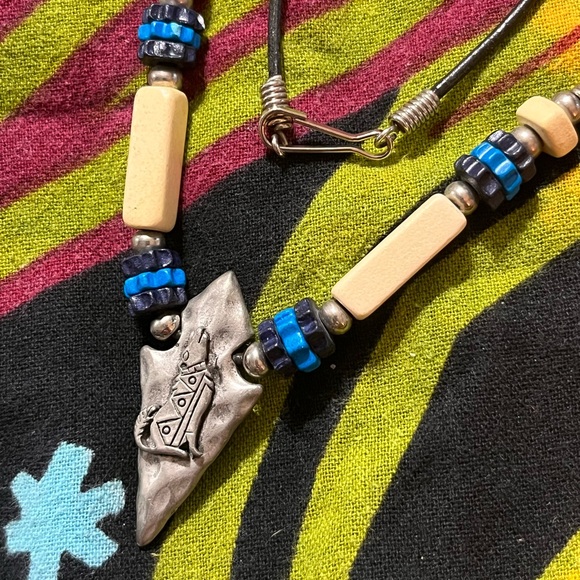 VTG 90’s Native American Style Metal Wolf Arrowhead Costume Jewelry Necklace - Picture 3 of 4